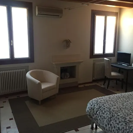 Oda ve Kahvaltı Via Garibaldi 3*