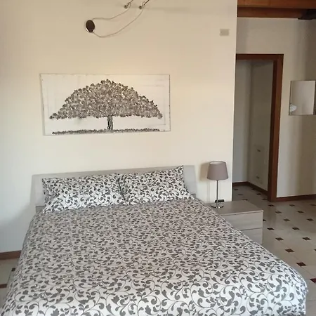 Oda ve Kahvaltı Via Garibaldi 3*