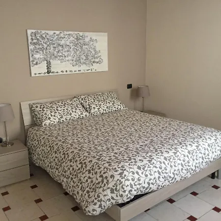 Via Garibaldi 3* 로니고