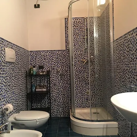 Oda ve Kahvaltı Via Garibaldi 3*