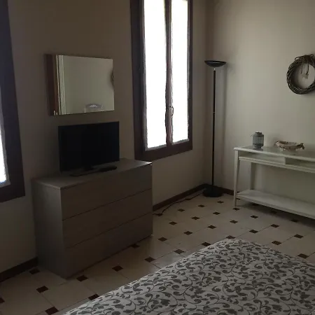 Oda ve Kahvaltı Via Garibaldi 3*