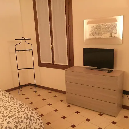 Oda ve Kahvaltı Via Garibaldi 3*