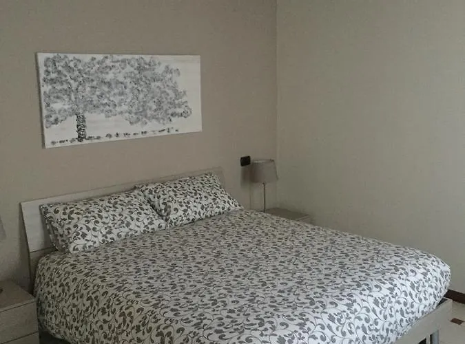 Via Garibaldi 3* 로니고