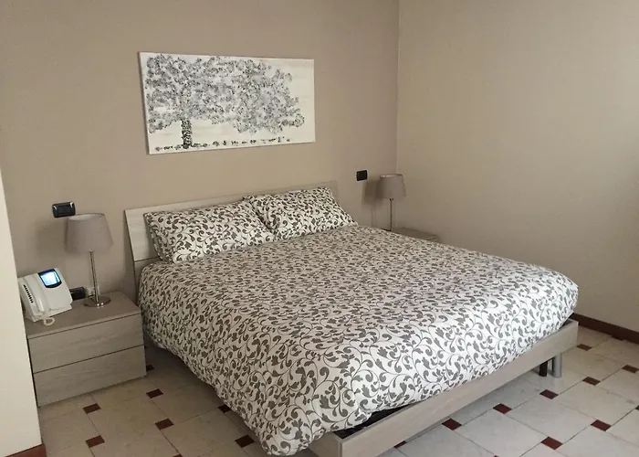 Via Garibaldi 3* 로니고