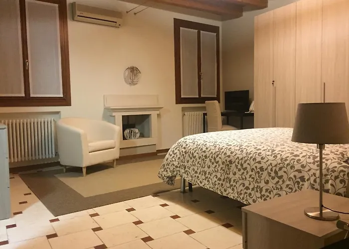 Via Garibaldi 3* 로니고