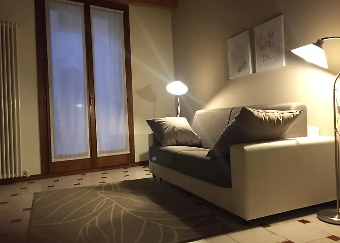 Via Garibaldi 3* 로니고