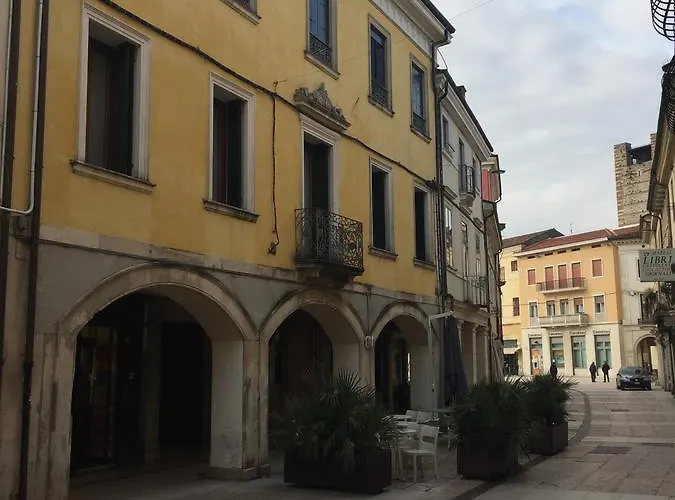 Via Garibaldi 3* 로니고