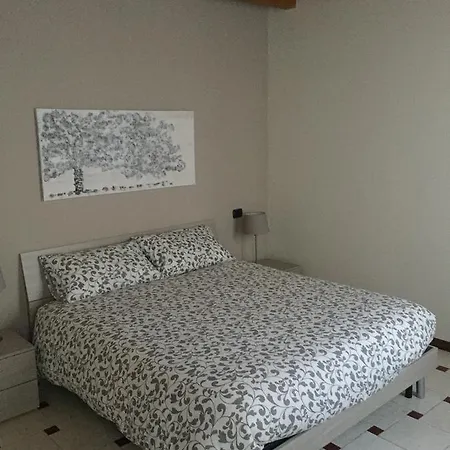 Via Garibaldi 3* ロニーゴ