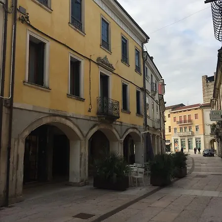 Via Garibaldi 3* ロニーゴ