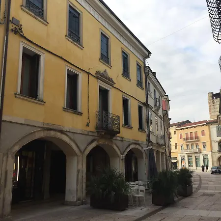 Via Garibaldi 3* ロニーゴ